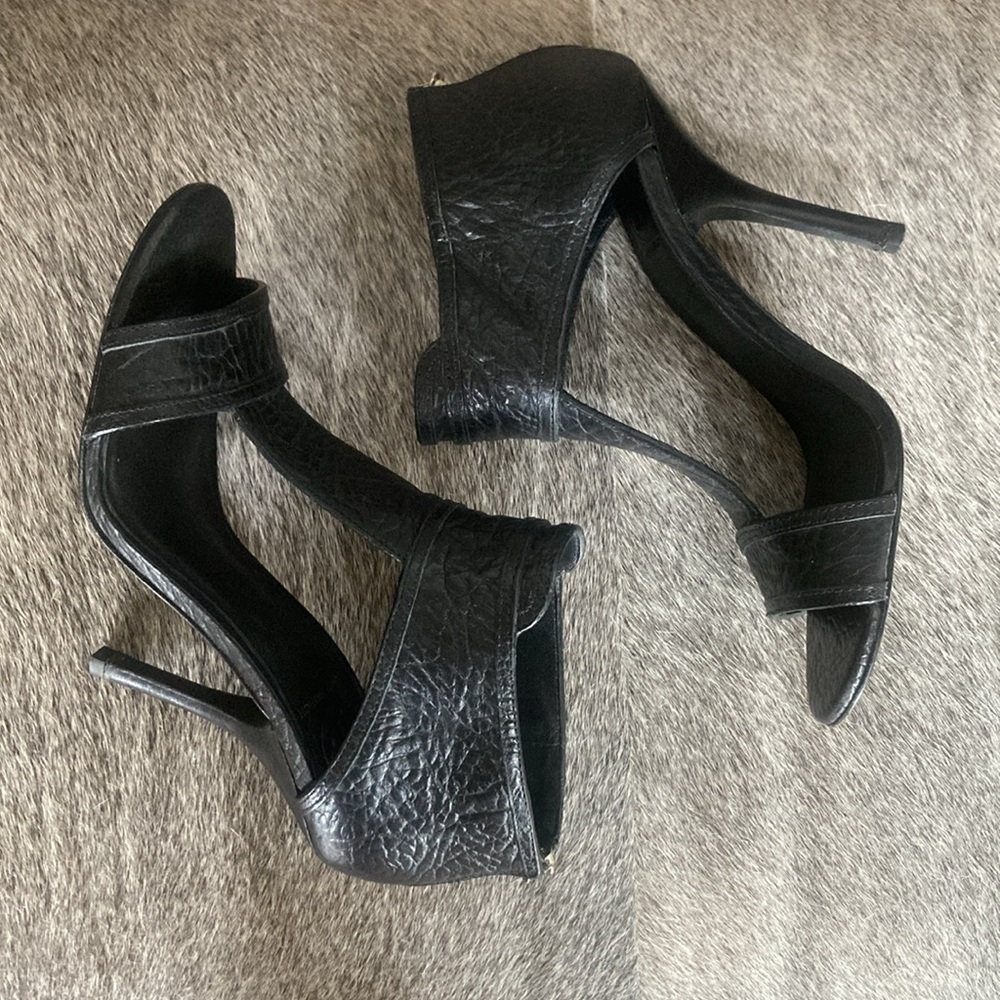 Tory Burch Black All Leather Torben Tumbled Rhino Leather Heel - Picture 7 of 14